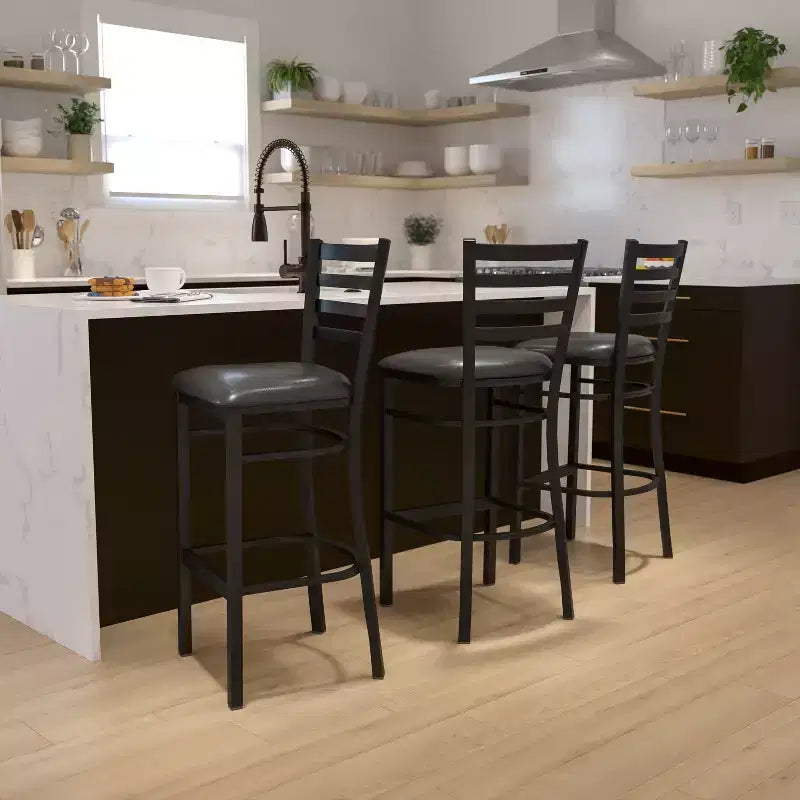 Sgabello da bar in metallo con schienale a scala per ristorante - Design classico, durevole, altezza bancone