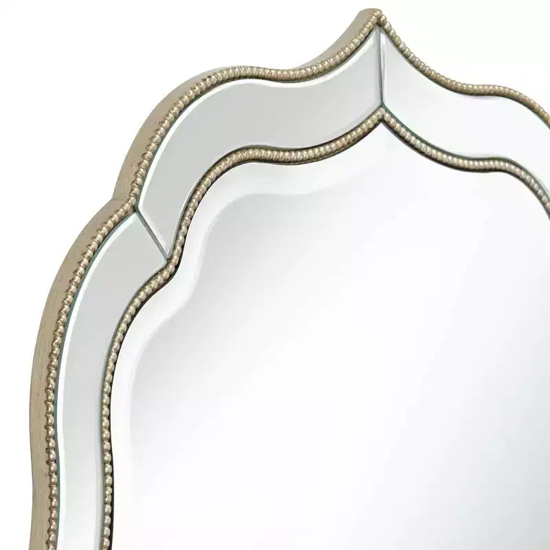 Specchio da parete rotondo Laureen Scalloped per toeletta - Vetro smussato, cornice perline color oro champagne, larghezza 32"