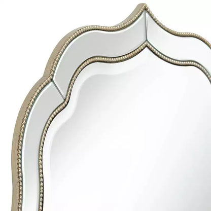 Specchio da parete rotondo Laureen Scalloped per toeletta - Vetro smussato, cornice perline color oro champagne, larghezza 32"
